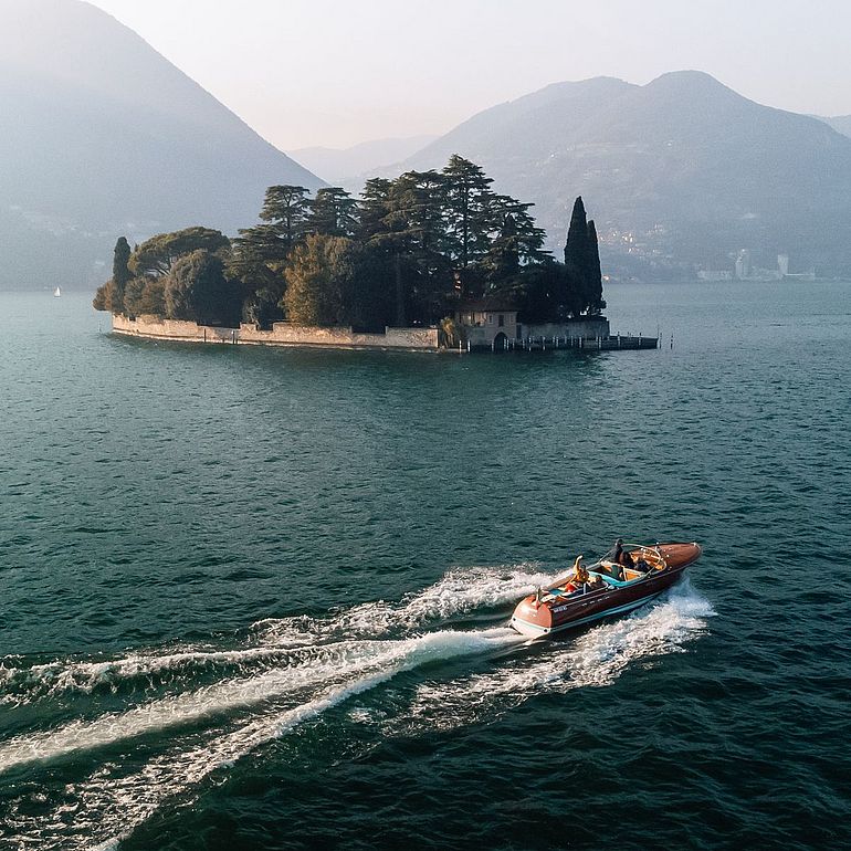 Sul lago d’Iseo a bordo di un affascinante Riva d'epoca
