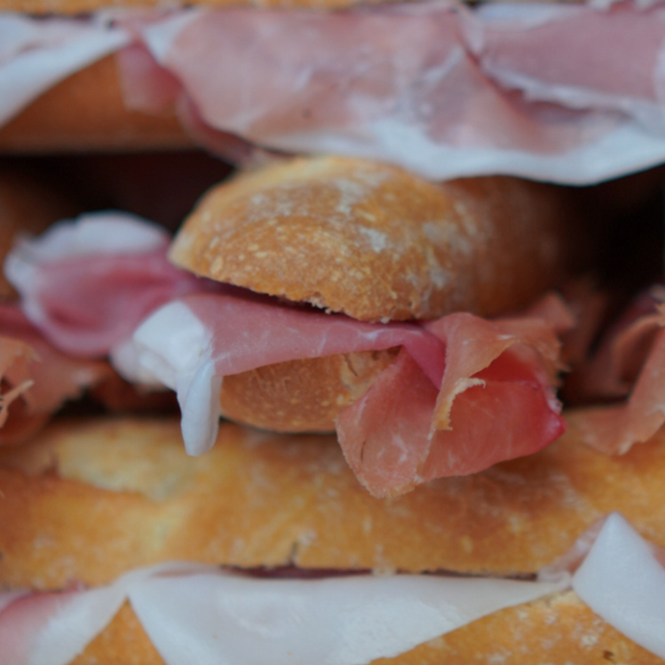 Ristoranti Dall'Ava specializzato in prosciutto dolce san daniele a Franciacorta Designer Village