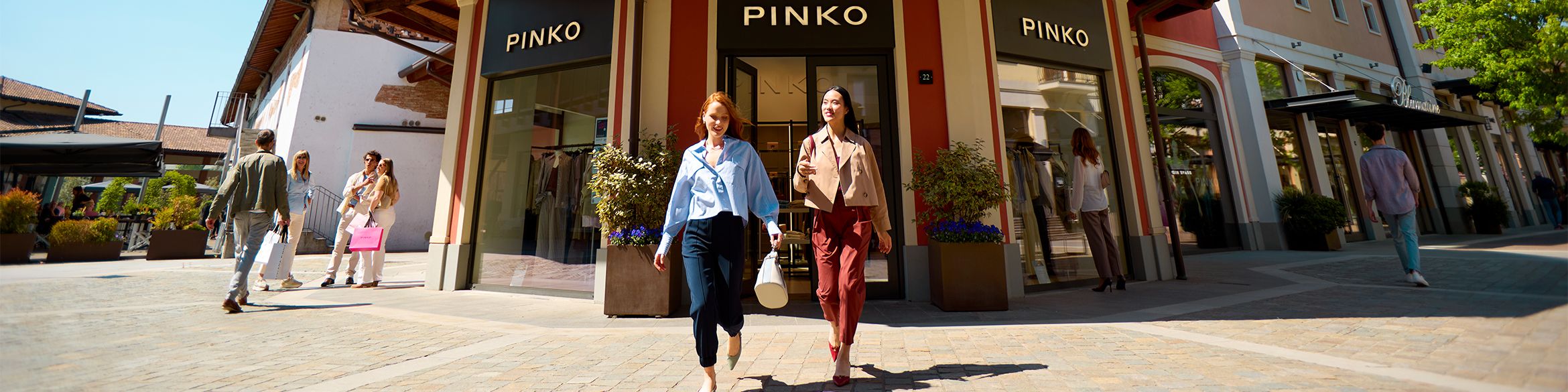 Scopri oltre 190 marchi di moda, arredamento, sport e lifestyle,  con sconti fino al 70% tutto l’anno